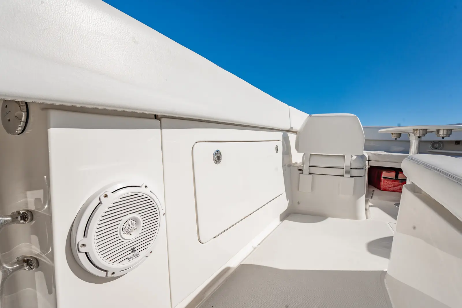 Gunwale storage and speaker detail